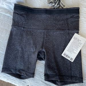 NWT lululemon wunder under train 6” short with pockets